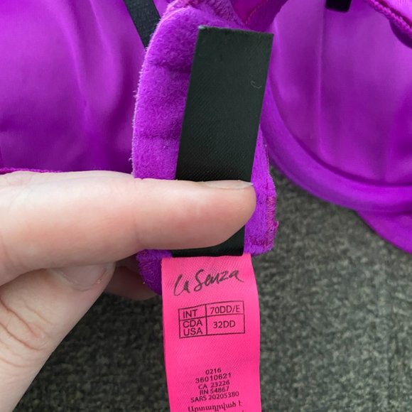 32DD Push Up Bra from La Senza - Padding is removable! - Picture 4 of 4